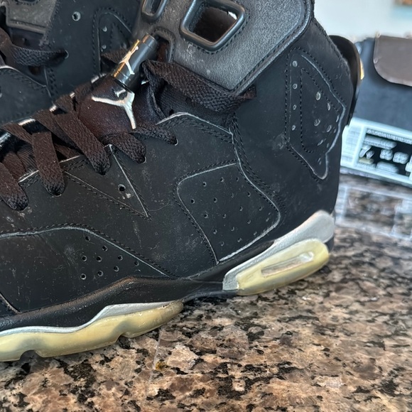 Jordan Black and Gold High-Top Sneakers 7Y - Picture 11 of 12